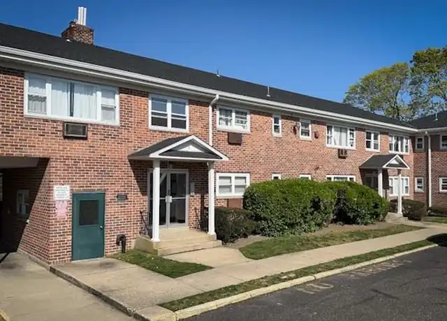 Property at 92 S Clinton Ave Unit 1D, Bay Shore, NY, 11706, 1 bed, 1 bath, [object Object]