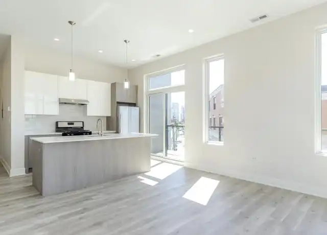 Property at 662 N Sangamon St, Chicago, IL, 60642, 1 bed, 1 bath, [object Object]