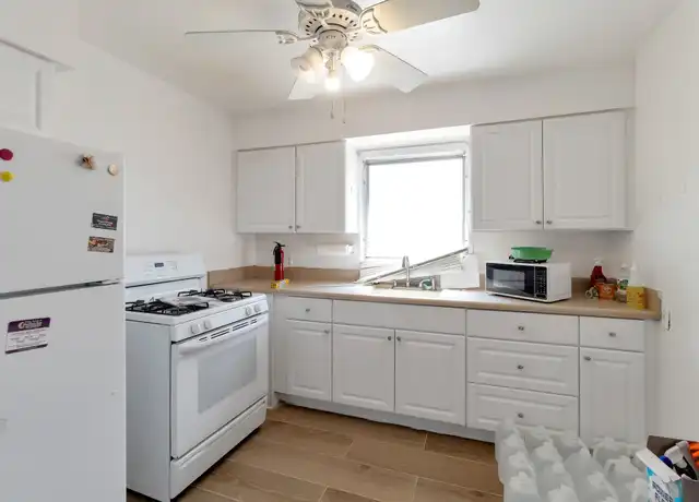 Property at 1914 W Walnut St, Tampa, FL, 33607, 2 beds, 1 bath, [object Object]