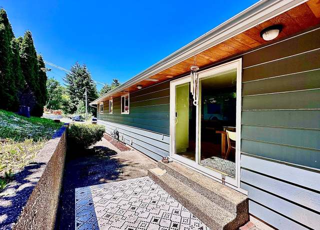 Photo of 10 Vista del Mar St, Camano Island, WA 98282