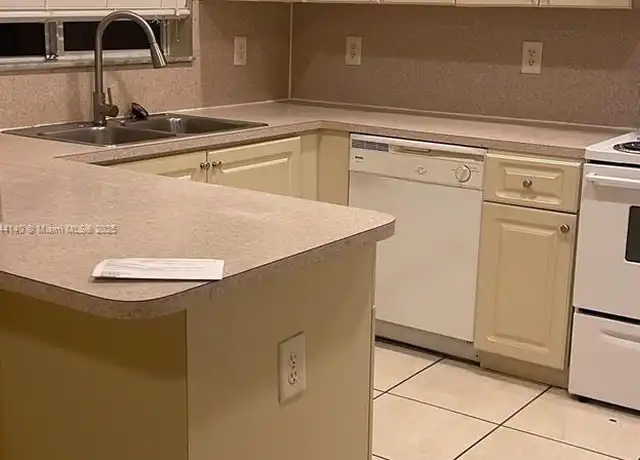 Property at 10841 SW 181st Ln Unit 10841, Palmetto Bay, FL, 33157, 3 beds, 2.5 baths, [object Object]