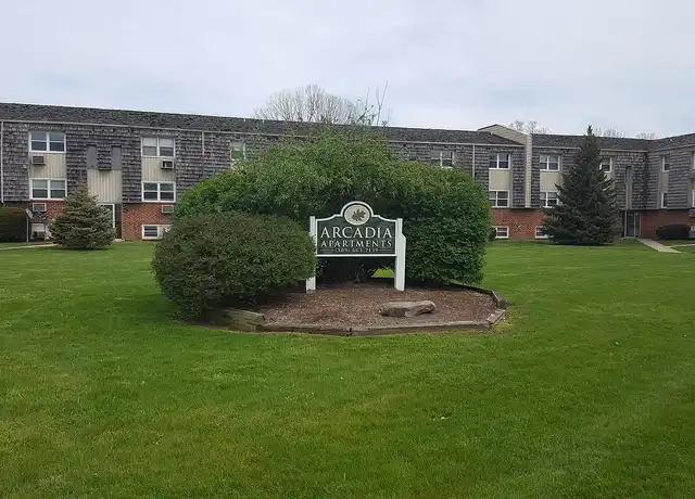 Property at Arcadia Apartments - 802 Arcadia Dr, Bloomington, IL, 61704, 2 beds, 1 bath, [object Object]