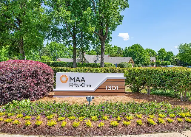 Photo of 1301 Crescent Ln, Matthews, NC 28105