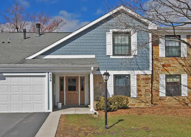 Property at 696 Oakmont Ln Unit B2, Wheeling, IL, 60090, 2 beds, 2 baths, [object Object]