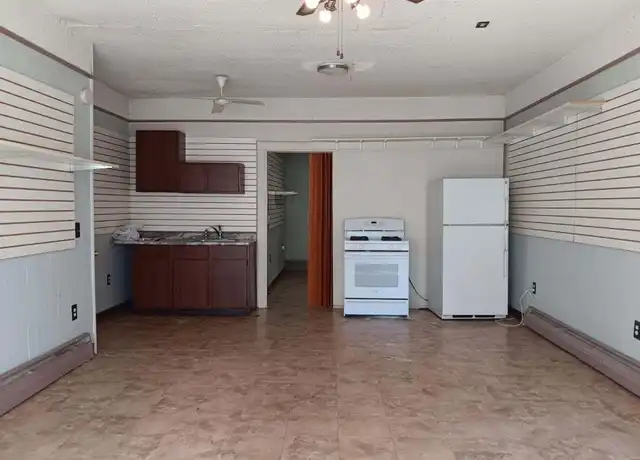 Property at 410 E Iroquois St, Freeport, IL, 61032, 1 bed, 1 bath, [object Object]