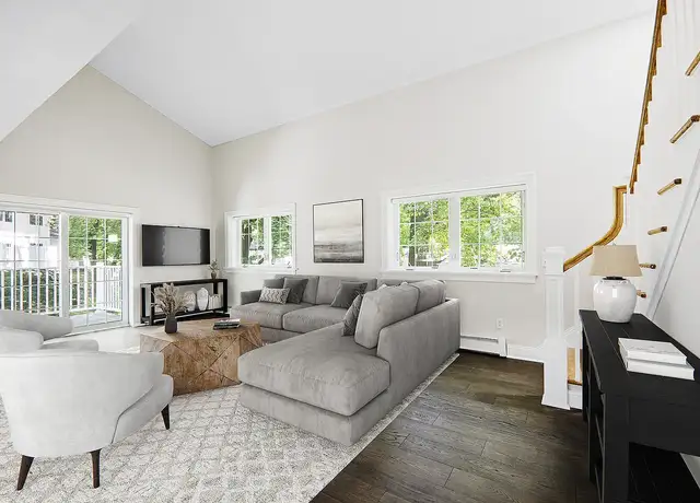 Photo of 9 Putnam Grn, Greenwich, CT 06830