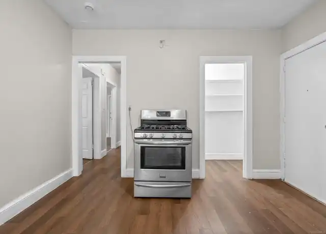 Property at 9 Rockville St, Hartford, CT, 06112, 1 bed, 1 bath, [object Object]