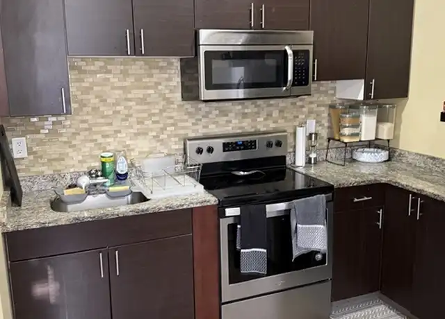 Property at 43 Leavitt St Unit 2, Brockton, MA, 02301, 2 beds, 1 bath, [object Object]