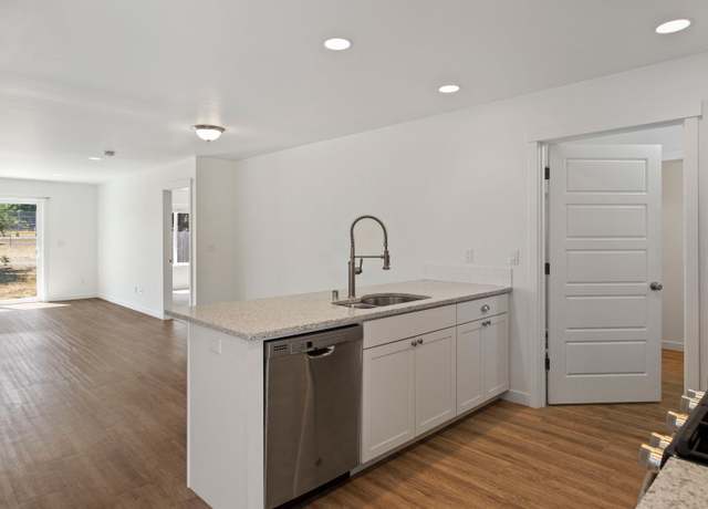 Photo of 1749 NW 5th Ave, Oak Harbor, WA 98277