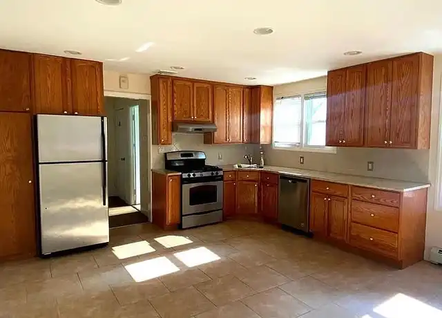 Property at 18 Temple St Unit 2, Williston Park, NY, 11596, 2 beds, 1 bath, [object Object]