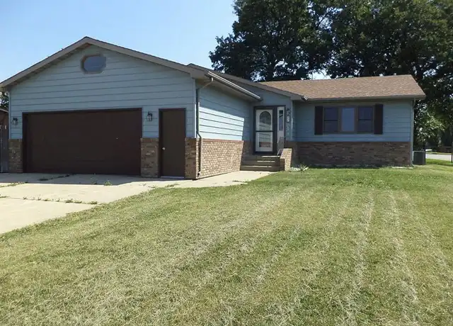 Property at 25 Oak Dr, Minot, ND, 58701, 3 beds, 2 baths, [object Object]
