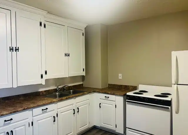 Property at 38 High St Unit 5, Lebanon, NH, 03766, 3 beds, 1 bath, [object Object]