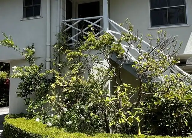 Property at 130 S Bowling Green Way Unit 134, Los Angeles, CA, 90049, 2 beds, 1 bath, [object Object]