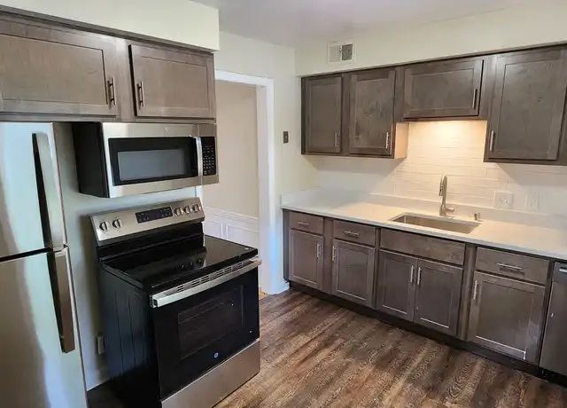 Property at 9020 W North Ave Unit 5, Wauwatosa, WI, 53226, 2 beds, 1 bath, [object Object]