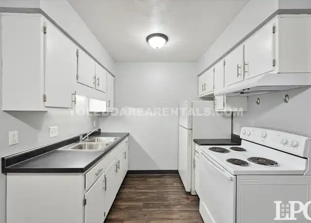 Property at 6020 Secor Rd Unit 11, Toledo, OH, 43613, 1 bed, 1 bath, [object Object]
