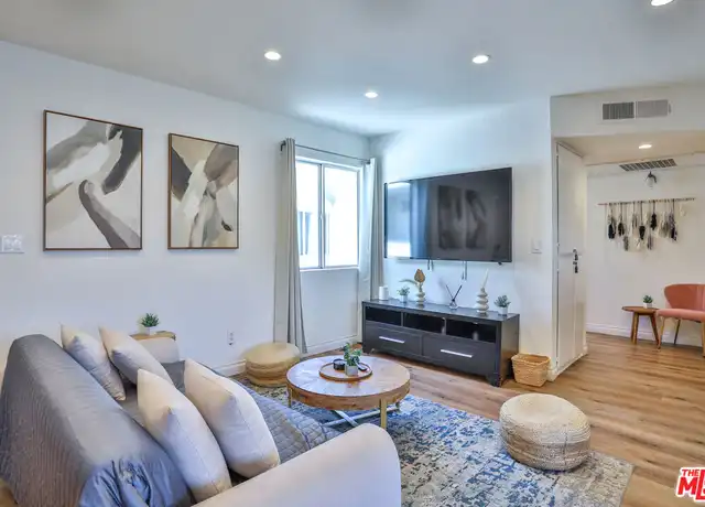 Property at 1540 N Bronson Ave Unit 11-11, Los Angeles, CA, 90028, 1 bed, 1 bath, [object Object]