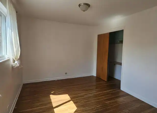 Property at 754 Walnut St Unit 2W, Waukegan, IL, 60085, 3 beds, 1 bath, [object Object]
