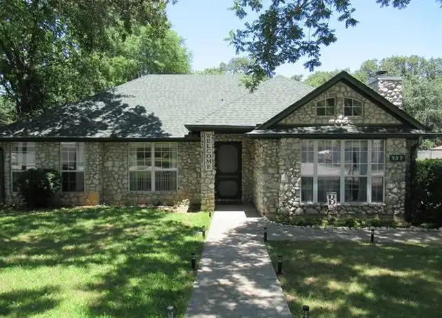 Property at 707 High Crest Dr, Azle, TX, 76020, 3 beds, 2 baths, [object Object]