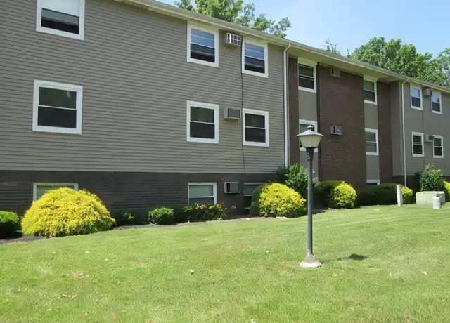 Property at 340 Maplewood Dr Unit 340-01, Cortland, OH, 44410, 2 beds, 1 bath, [object Object]