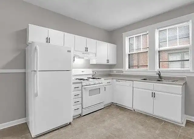 Property at Broadmoor Apartments - 306 S Cleveland St, Memphis, TN, 38104, 1 bed, 1 bath, [object Object]