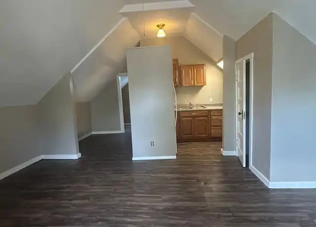 Property at 411 1/2 E 8th St, Muncie, IN, 47302, 1 bed, 1 bath, [object Object]