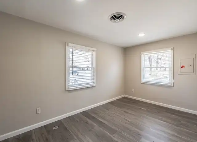 Property at 166 Nottingham St, Springfield, MA, 01104, 2 beds, 1 bath, [object Object]