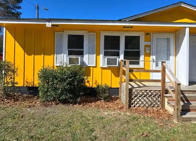 Property at 206 S 5th St, Spring Lake, NC, 28390, 1 bed, 1 bath, [object Object]