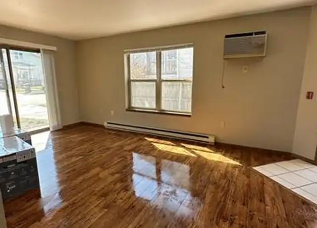 Property at 614 Scott Ave Unit 4, Oshkosh, WI, 54901, 3 beds, 1 bath, [object Object]