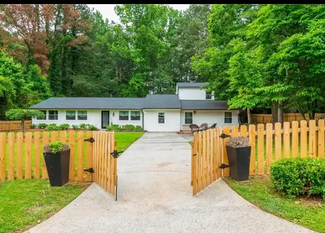 Property at 3785 Somerset Dr SW, Marietta, GA, 30064, 5 beds, 2 baths, [object Object]