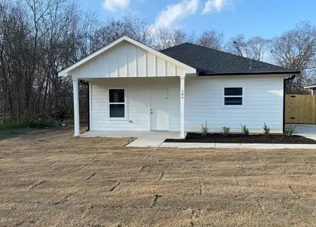 Property at 106 W 17th Ave, Corsicana, TX, 75110, 3 beds, 2 baths, [object Object]