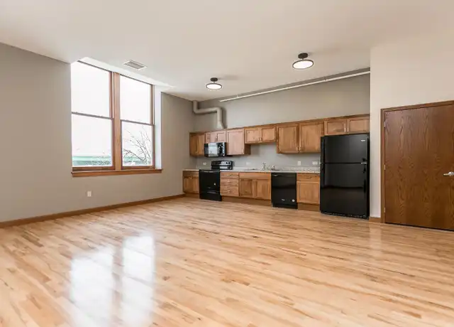 Property at 346 2nd Ave SW, Cedar Rapids, IA, 52404, 2 beds, 1 bath, [object Object]