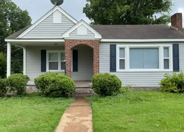 Property at 1010 E 1st St, Tuscumbia, AL, 35674, 3 beds, 1 bath, [object Object]