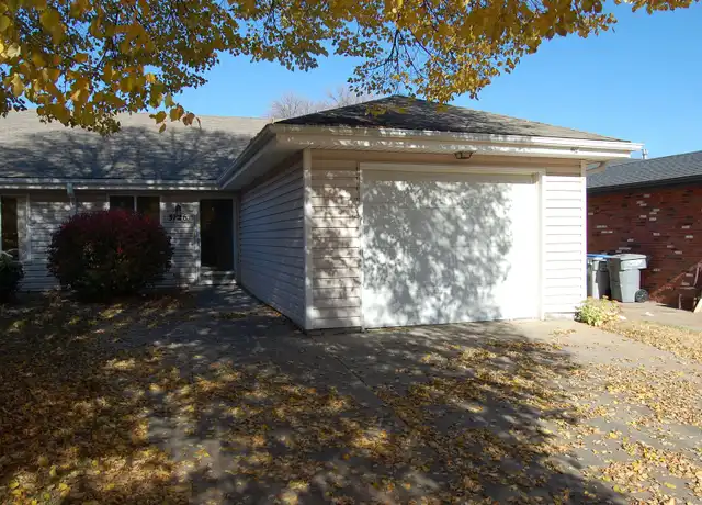 Property at 3724 Clover Cir, Lincoln, NE, 68516, 3 beds, 2 baths, [object Object]