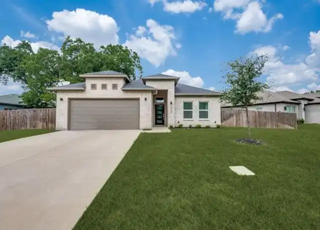 Property at 5567 Butternut St, Dallas, TX, 75212, 4 beds, 2 baths, [object Object]