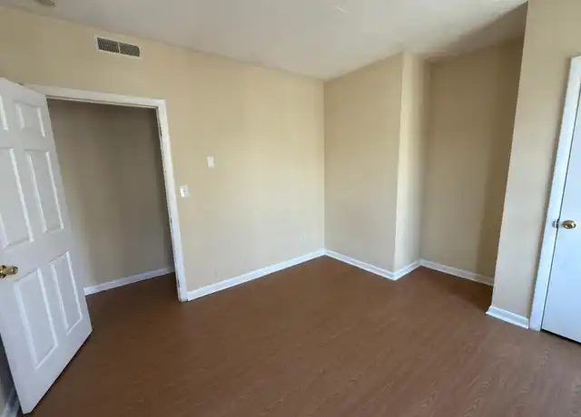 Property at 701 S Main St Unit 3B, Waterbury, CT, 06706, 4 beds, 1 bath, [object Object]