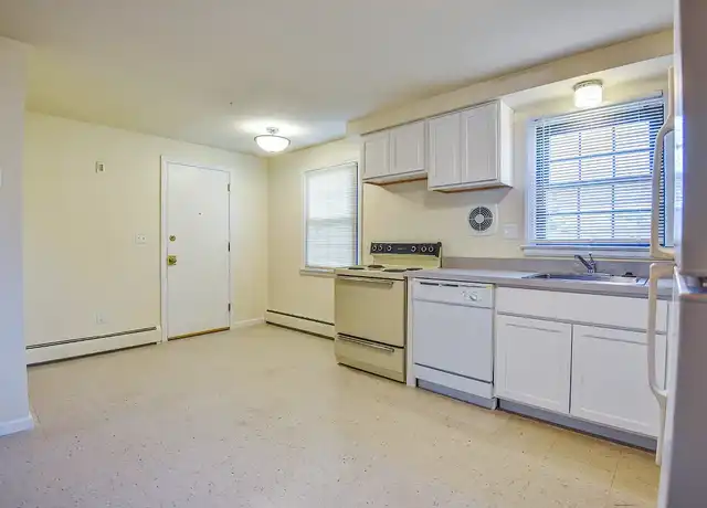 Property at Candlelight Apartments - 80 House St, Glastonbury, CT, 06033, 1 bed, 1 bath, [object Object]