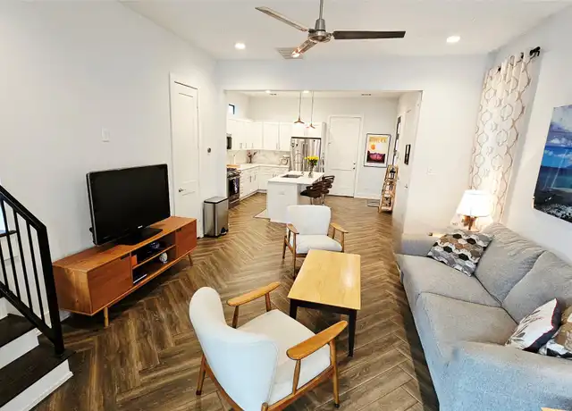 Property at 210 E 32nd St, Houston, TX, 77018, 4 beds, 2.5 baths, [object Object]