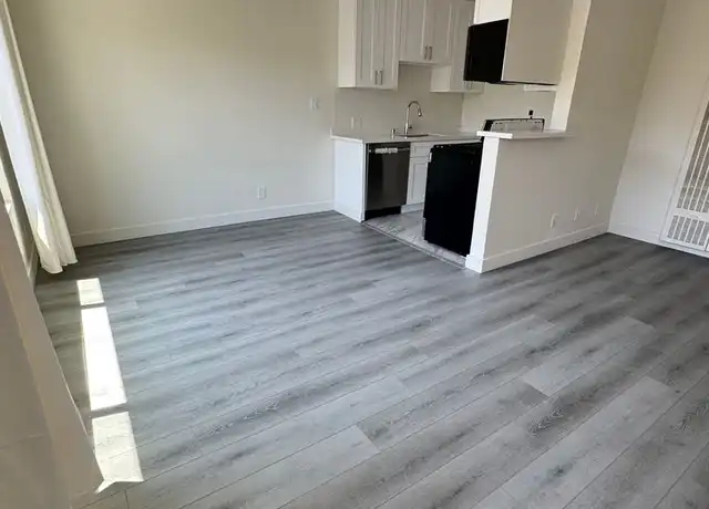 Property at 12730 Mitchell Ave Unit 7, Los Angeles, CA, 90066, 1 bed, 1 bath, [object Object]