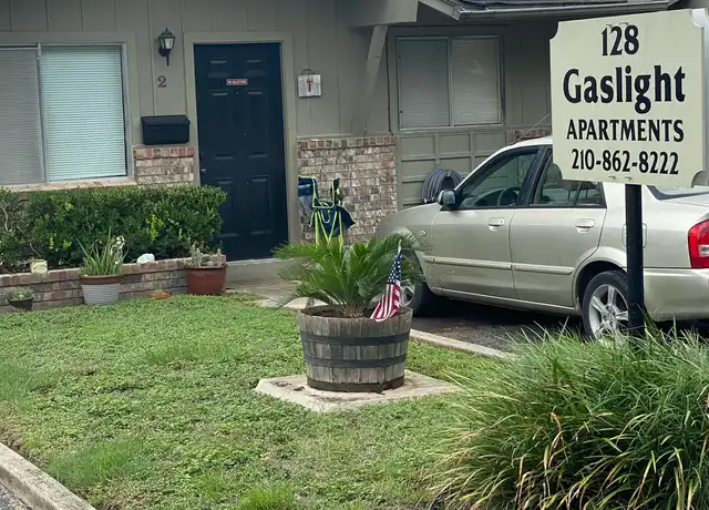 Property at 128 Moore St Unit 5, Seguin, TX, 78155, 2 beds, 1 bath, [object Object]