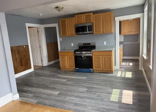 Property at 157 Vernon St Unit 3, Worcester, MA, 01610, 3 beds, 1 bath, [object Object]