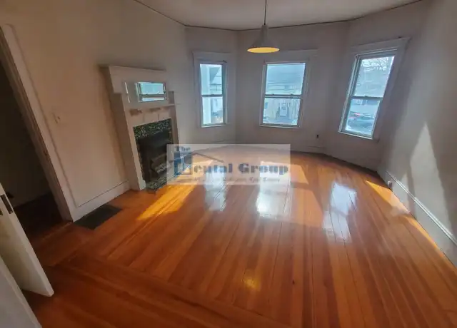 Property at 129 Warren St Unit 2, Arlington, MA, 02474, 1 bed, 1 bath, [object Object]