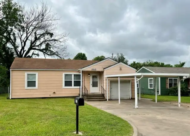 Property at 1613 Center Ln, Muskogee, OK, 74403, 2 beds, 1 bath, [object Object]