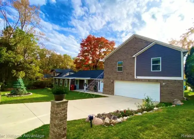 Property at 4066 Fieldview Ave, West Bloomfield, MI, 48324, 5 beds, 3.5 baths, [object Object]