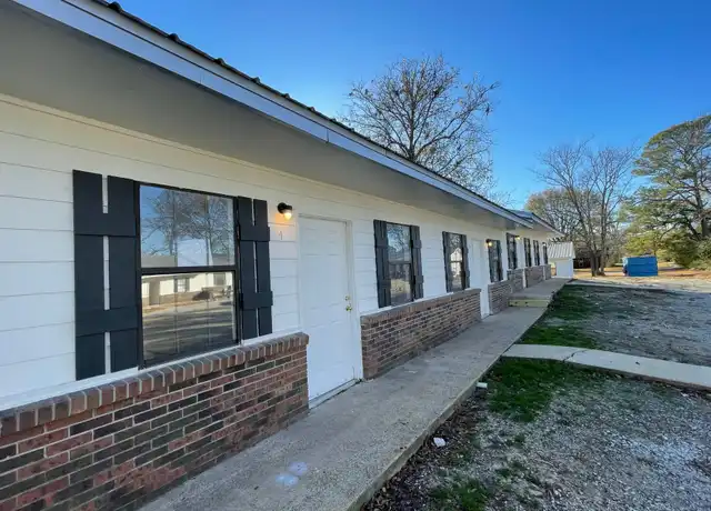 Property at Golden Maple Apartments - 106 S Smith St, Booneville, MS, 38829, 2 beds, 1 bath, [object Object]
