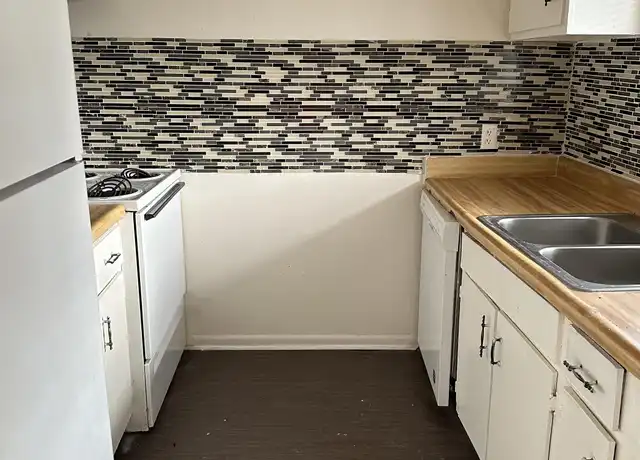 Property at 900 W Gordon St Unit 6, Valdosta, GA, 31601, 2 beds, 1 bath, [object Object]