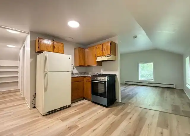 Property at 98 Main St Unit 8, Raymond, NH, 03077, 1 bed, 1 bath, [object Object]