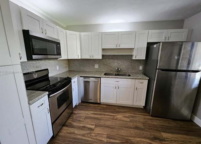 Photo of 302 Lakeview Dr #204, Weston, FL 33326