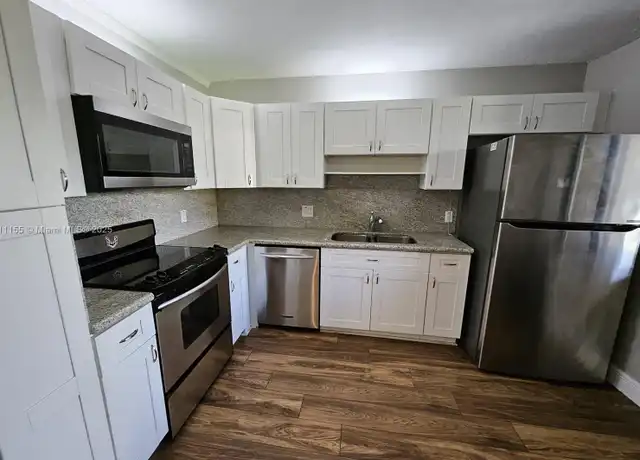 Property at 302 Lakeview Dr #204, Weston, FL, 33326, 2 beds, 2 baths, [object Object]