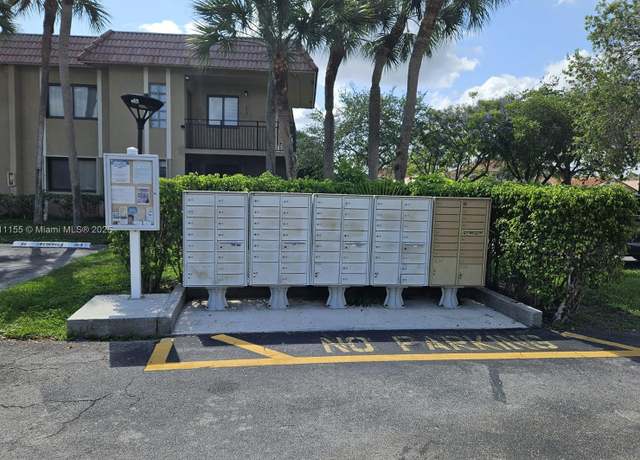 Photo of 302 Lakeview Dr #204, Weston, FL 33326