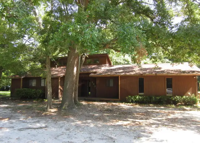 Property at 1200 Pineview Dr, Valdosta, GA, 31602, 3 beds, 2 baths, [object Object]